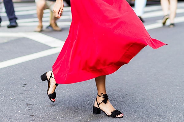 با لباس قرمز چه کفشی بپوشیم